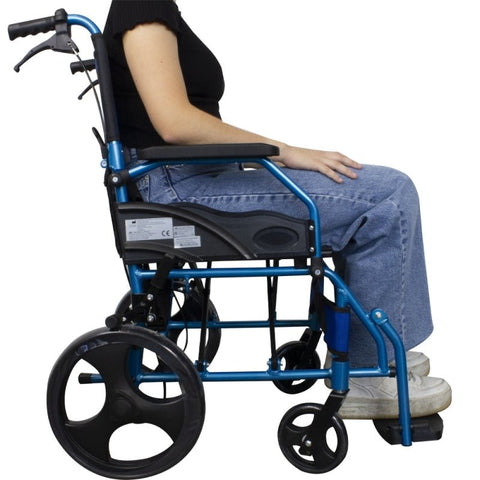 Silla de ruedas plegable de aluminio con frenos en los manillas, color azul